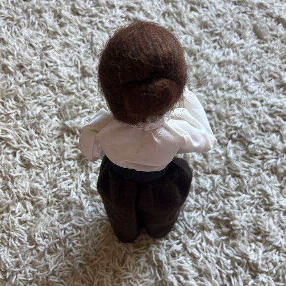 Byers' Choice The Carolers Teacher Figure, 1994 - Picture 5 of 9